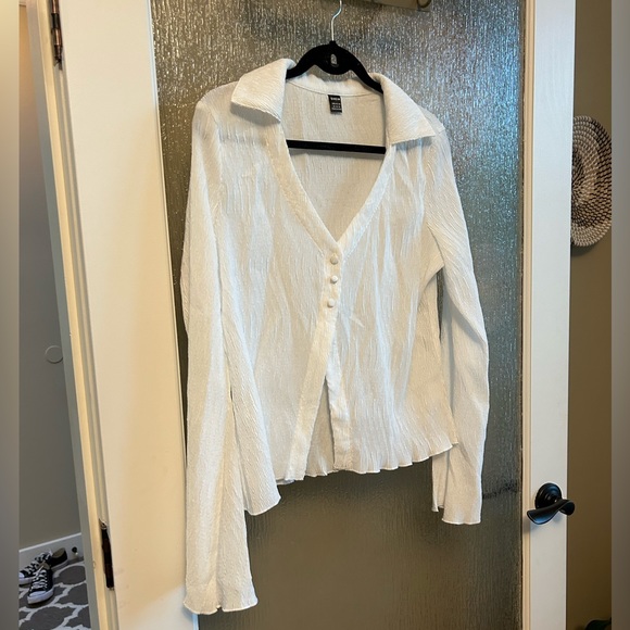 NWOT White Bell Sleeve Blouse - Picture 2 of 8